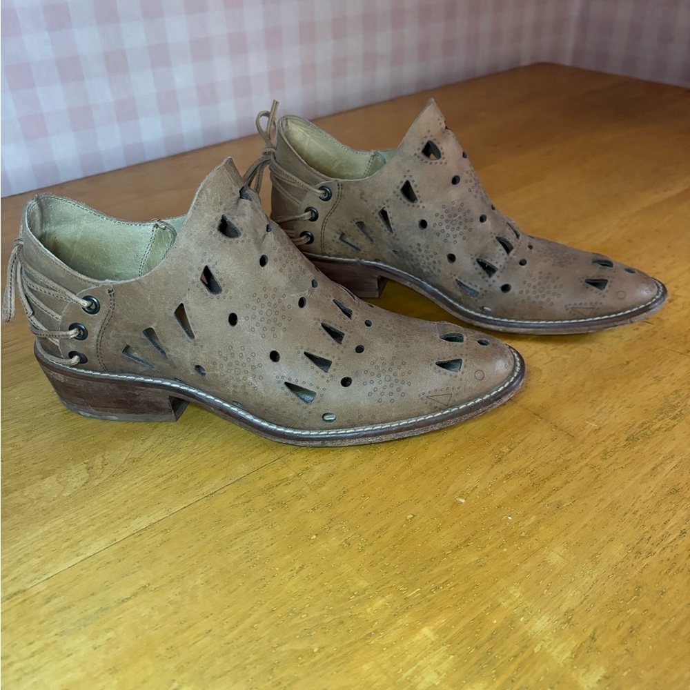 Musse & Cloud Leather Ankle Booties